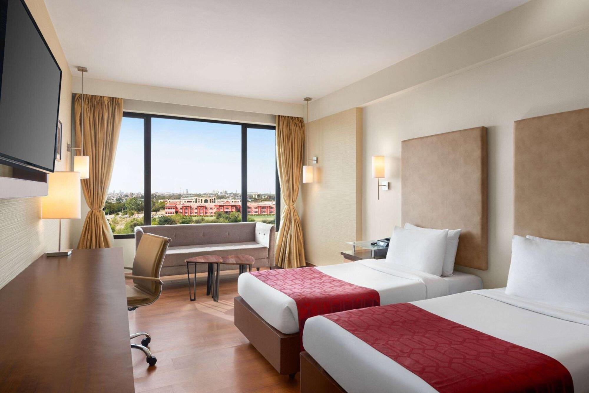 Ramada By Wyndham Jaipur North Hotel Bagian luar foto